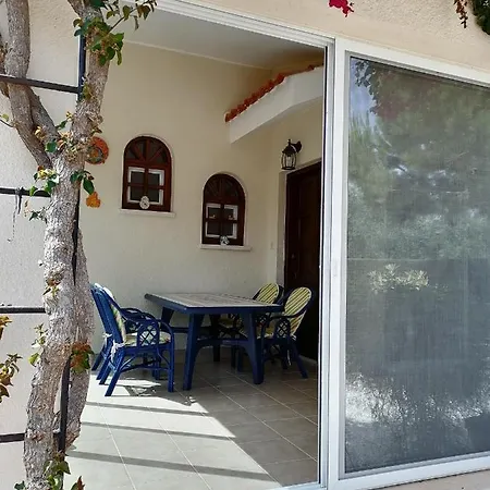 Alexander, Free Wi-fi & Parking Peyia