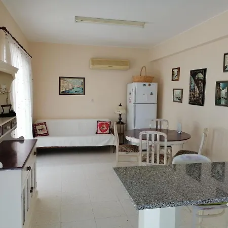 Alexander, Free Wi-fi & Parking Peyia